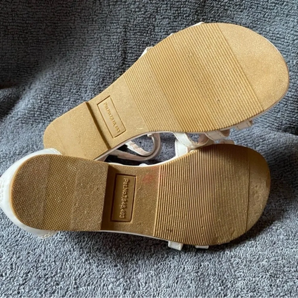 So Shoes Girls Sandal’s Size 12M White Zip In‎ Back
